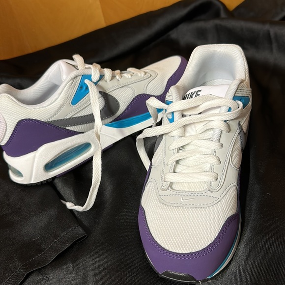 Like New Nike Athletic Shoes - Picture 11 of 15